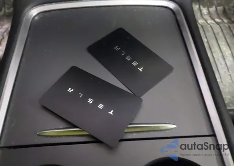 2021 Tesla Model 3 Long Range Dual Motor All-Wheel Drive z USA, uszkodzony, nr VIN 5YJ3E1EB1MF990341